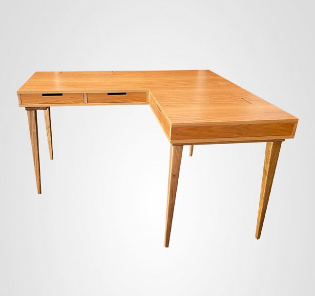 Escrivaninha L 140x120 Taco Freijó Passa Fios