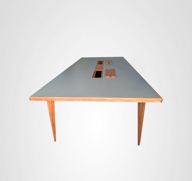 Mesa de Reunião Quilha Jequitibá Chumbo Passa Fios