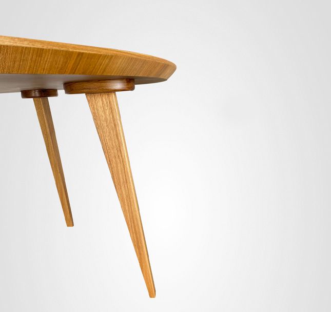Mesa de Jantar 190 Oval Quilha Madeira