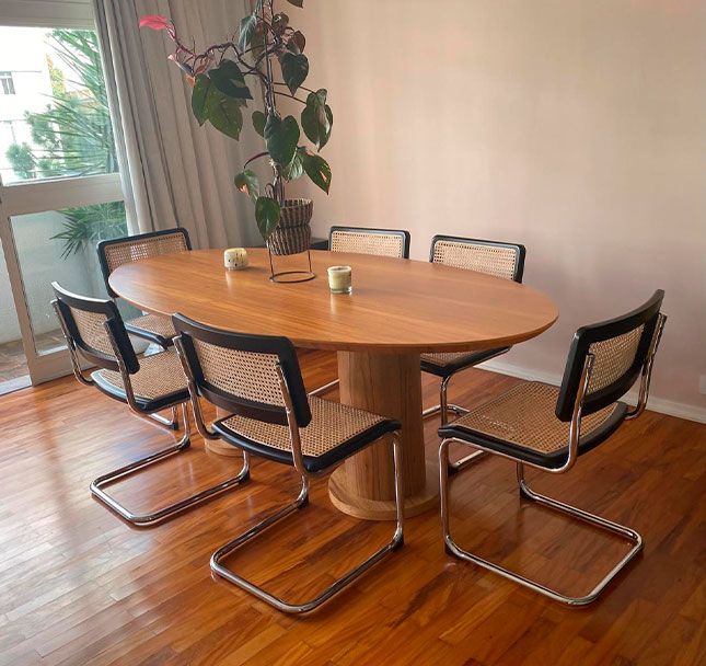 Mesa de Jantar 210 Oval Coluna Madeira